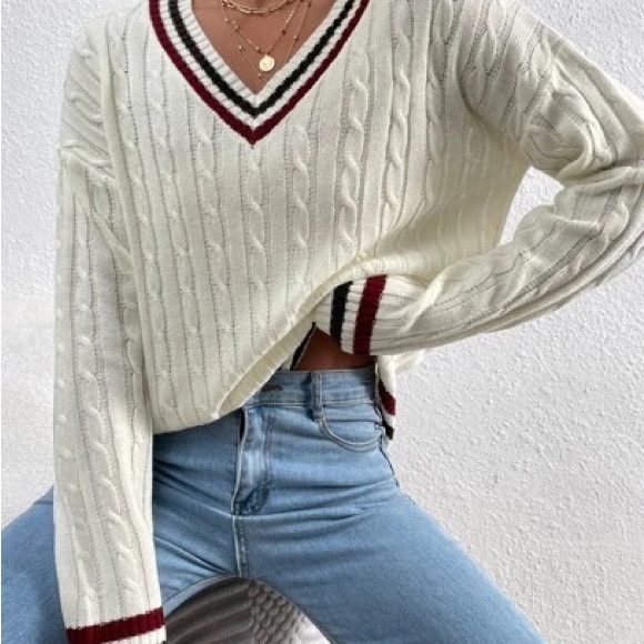 American Eagle Outfitters Sweaters - AMERICAN EAGLE OUTFITTERS V-NECK CABLE KNIT VARSITY SWEATER XS